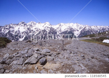 從常我嶽山頂看到的穗高山脈 從常我嶽山頂看到的穗高山脈 118580545