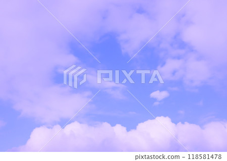 白雲在藍天蔓延（背景素材） 118581478