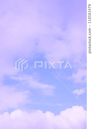 白雲在藍天蔓延（背景素材） 118581479