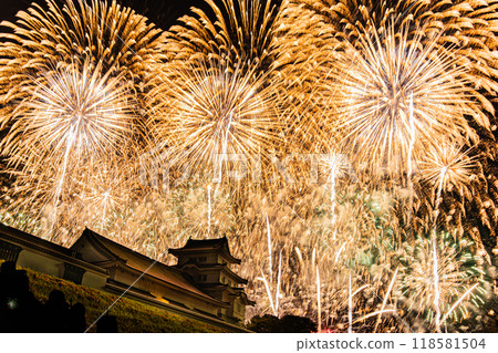 Ibaraki Tone River Fireworks Festival and Japanese-style architecture 118581504