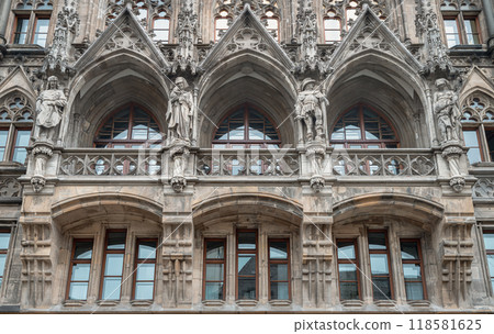 Exterior architecture design details of famous New Town Hall (Neue Rathaus). 118581625