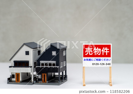 Image of a for sale sign and a detached house 118582206