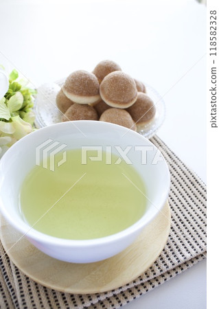 日本茶和鈴豆卡斯蒂拉 118582328