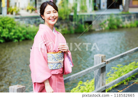 穿著和服在京都觀光的女人 118582665