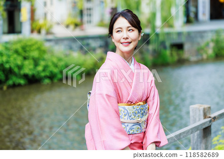 穿著和服在京都觀光的女人 118582689