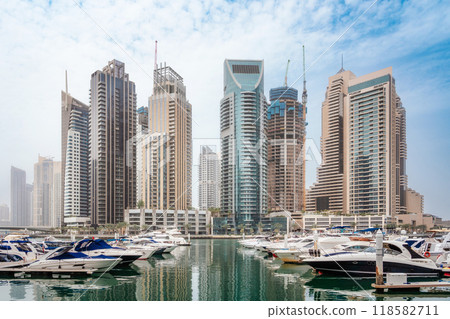 Dubai Marina district, cruise boat and promenade, Dubai, UAE Dubai Marina district, cruise boat and promenade, Dubai, UAE 118582711