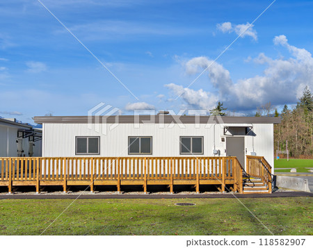 Lightweight portable building unit for expanding office space and rooms Lightweight portable building unit for expanding office space and rooms 118582907