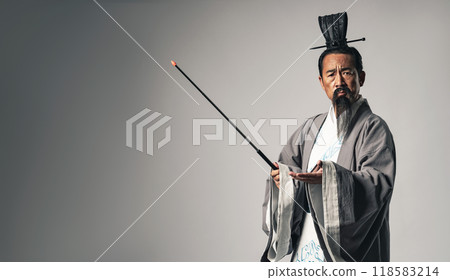 A scene where a Chinese historical figure, such as Zhuge Liang from the Romance of the Three Kingdoms, is giving a lecture at a seminar while holding a pointing stick 118583214
