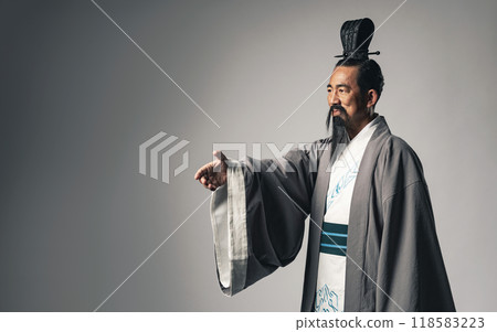 這是中國歷史人物(例如《三國演義》中的人物)請求握手的場景。 這是中國歷史人物(例如《三國演義》中的人物)請求握手的場景。 118583223