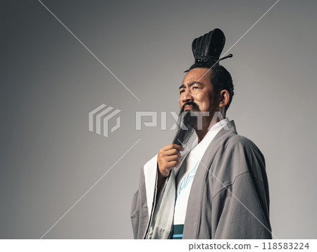 《三國演義》中諸葛亮等中國歷史人物眺望遠方的場景 118583224