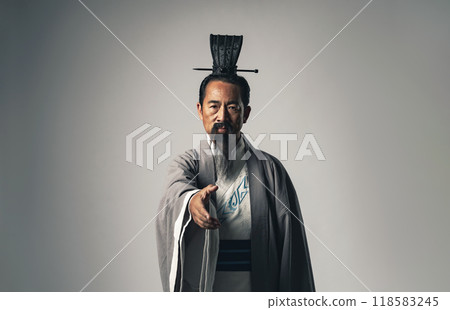A scene in which a Chinese historical figure, such as one from the Romance of the Three Kingdoms, asks for a handshake 118583245