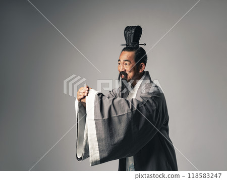 中國歷史人物如《三國演義》中的人物微笑相見的場景 中國歷史人物如《三國演義》中的人物微笑相見的場景 118583247