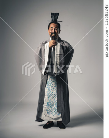 中國歷史人物如《三國演義》中的人物微笑相見的場景 118583248