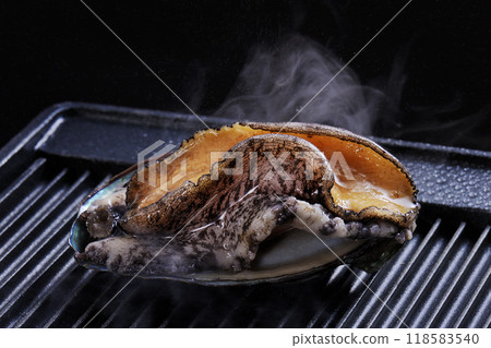 Abalone teppanyaki 118583540