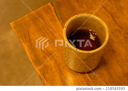 Hojicha tea poured into a teacup Hojicha tea poured into a teacup 118583593