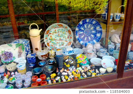 京都三寧坂一家店的櫥窗 118584003