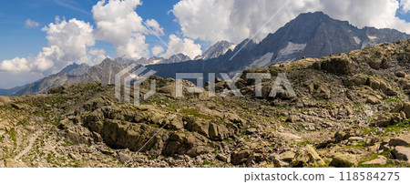 Panoramic View of Rugged Mountain Landscape with Clear Sky 118584275