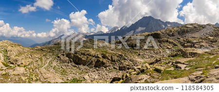 Panoramic View of Rugged Mountain Landscape with Clear Sky 118584305
