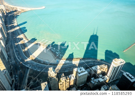 street views of city of chicago illinois on sunny day 118585293