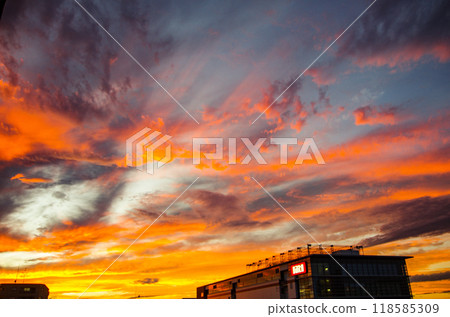 夏末美麗的夕陽 118585309