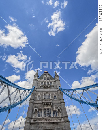 london tower bridge in london on a sunny day 118585542