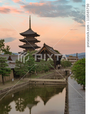 Photo of Toji Temple and reflection at dusk Photo of Toji Temple and reflection at dusk 118585730