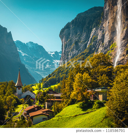 Lauterbrunnen valley view and village with high cliffs, Switzerland Lauterbrunnen valley view and village with high cliffs, Switzerland 118586701