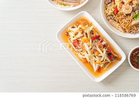 Som Tum - Spicy papaya salad 118586769