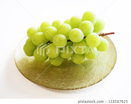 Fresh shine muscat 118587625