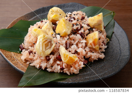 Chestnut and red bean rice Chestnut and red bean rice 118587834