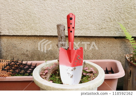 Gardening Gardening 118592162