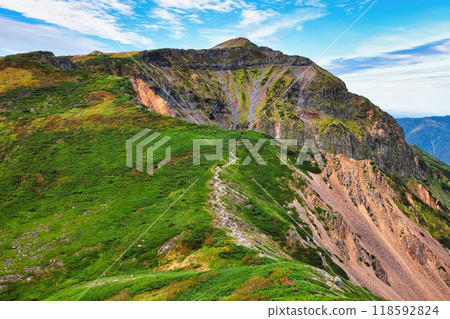 北阿爾卑斯山立山的五色原,秋葉 北阿爾卑斯山立山的五色原,秋葉 118592824