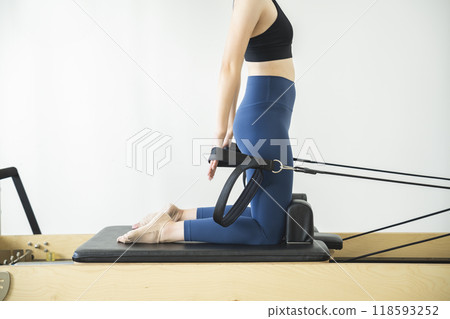 Machine pilates image 118593252