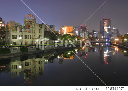 被照亮的世界遺產廣島原子彈圓頂屋/原子彈圓頂屋照片 被照亮的世界遺產廣島原子彈圓頂屋/原子彈圓頂屋照片 118594671