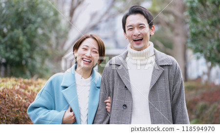 A couple on a winter park date (winter clothes, coat, jacket) 118594970