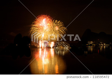 夜空中綻放的大型煙火【長濱煙火大會】 118595472