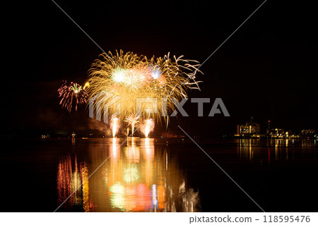 夜空中綻放的大型煙火【長濱煙火大會】 118595476