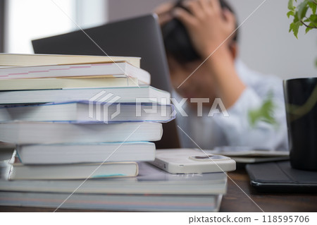 Children who lose motivation because of the difficulty of tests such as high school entrance exams, and worry about their grades dropping. Easy to use with faceless bokeh 118595706