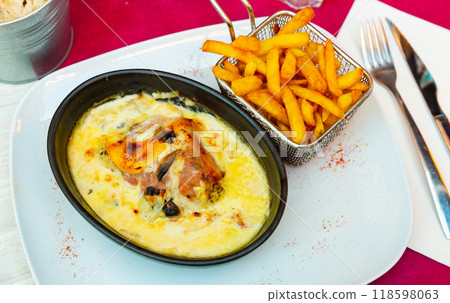 Savoyard escalope with turkey, bacon, reblochon in creamy sauce with fries 118598063