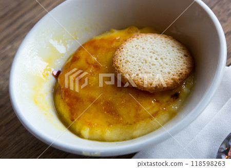 French dessert Creme Brulee 118598263