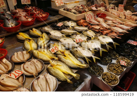 Fish sold at a market in North Point of Hong Kong Island. Many fish are unfamiliar in Japan 118599419