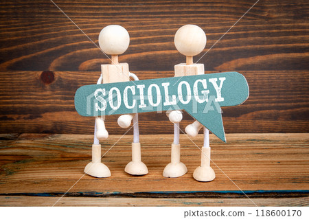 Sociology. Green speech bubble with word. Miniature human figures 118600170