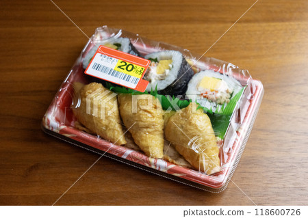 Sukeroku tuna roll with a 20% discount sticker 118600726