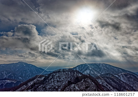 冬天從丹澤表嶺看到的山能島、大山和湘南海 118601257