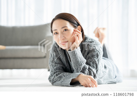 A woman relaxing with her chin in her hands A woman relaxing with her chin in her hands 118601798