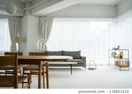 客廳窗戶陽光 118601918