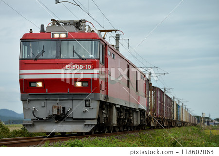 EH800-10 container freight train running on the Tsugaru Line 118602063