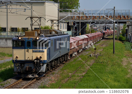 運行在東海道支線的EF641019石灰岩運輸列車 118602076