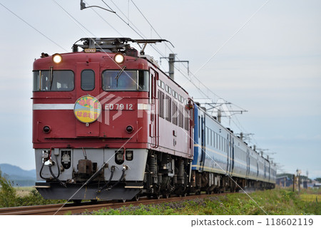津輕線運行的ED7912臥舖特快濱名洲號 津輕線運行的ED7912臥舖特快濱名洲號 118602119