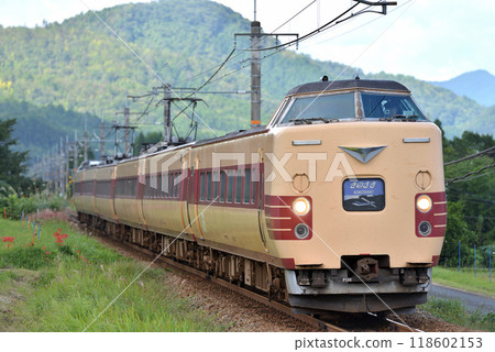 Six 381 limited express Kinosaki running on the Sanin Main Line Six 381 limited express Kinosaki running on the Sanin Main Line 118602153